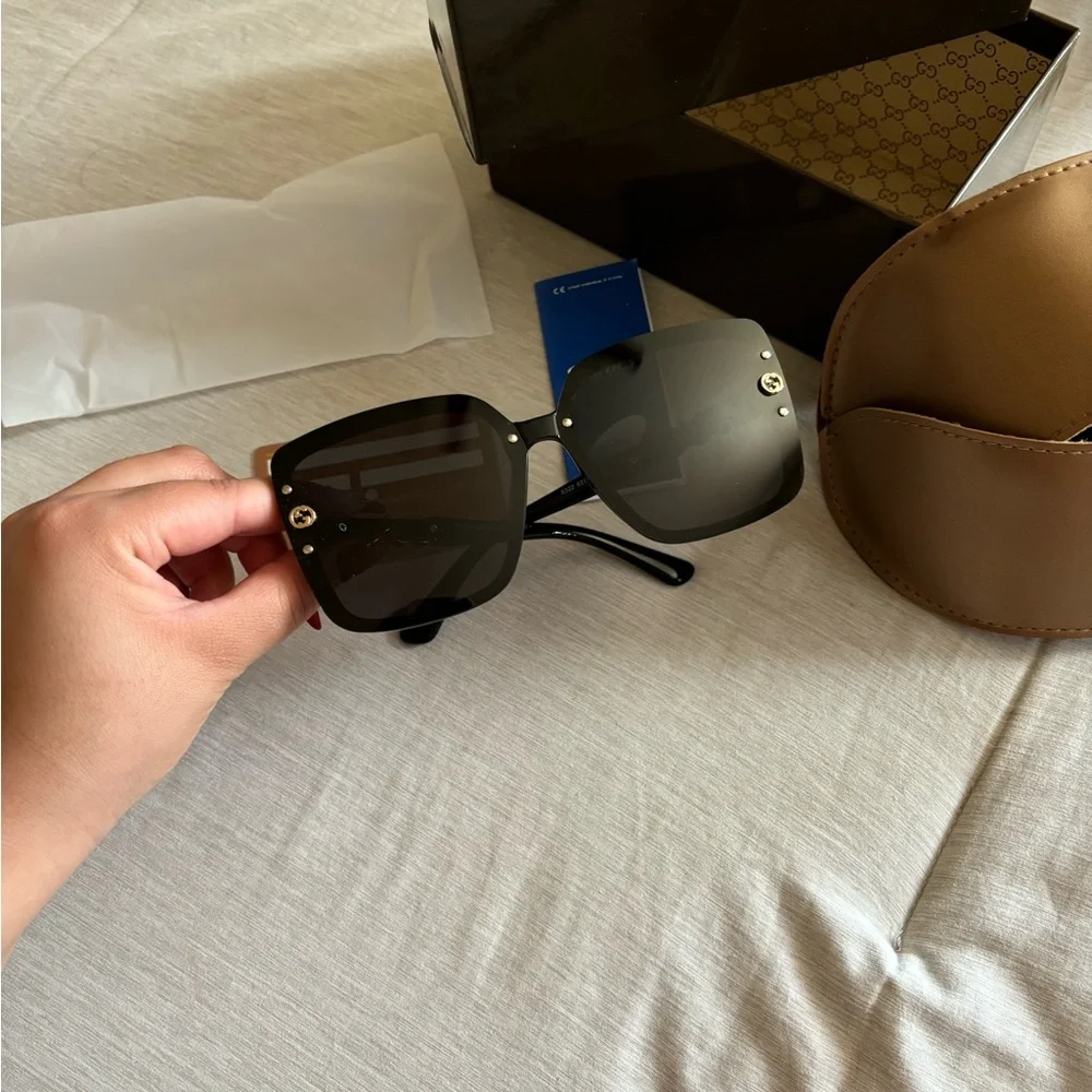 Gucci Black Sunglasses - Picture 1 of 6